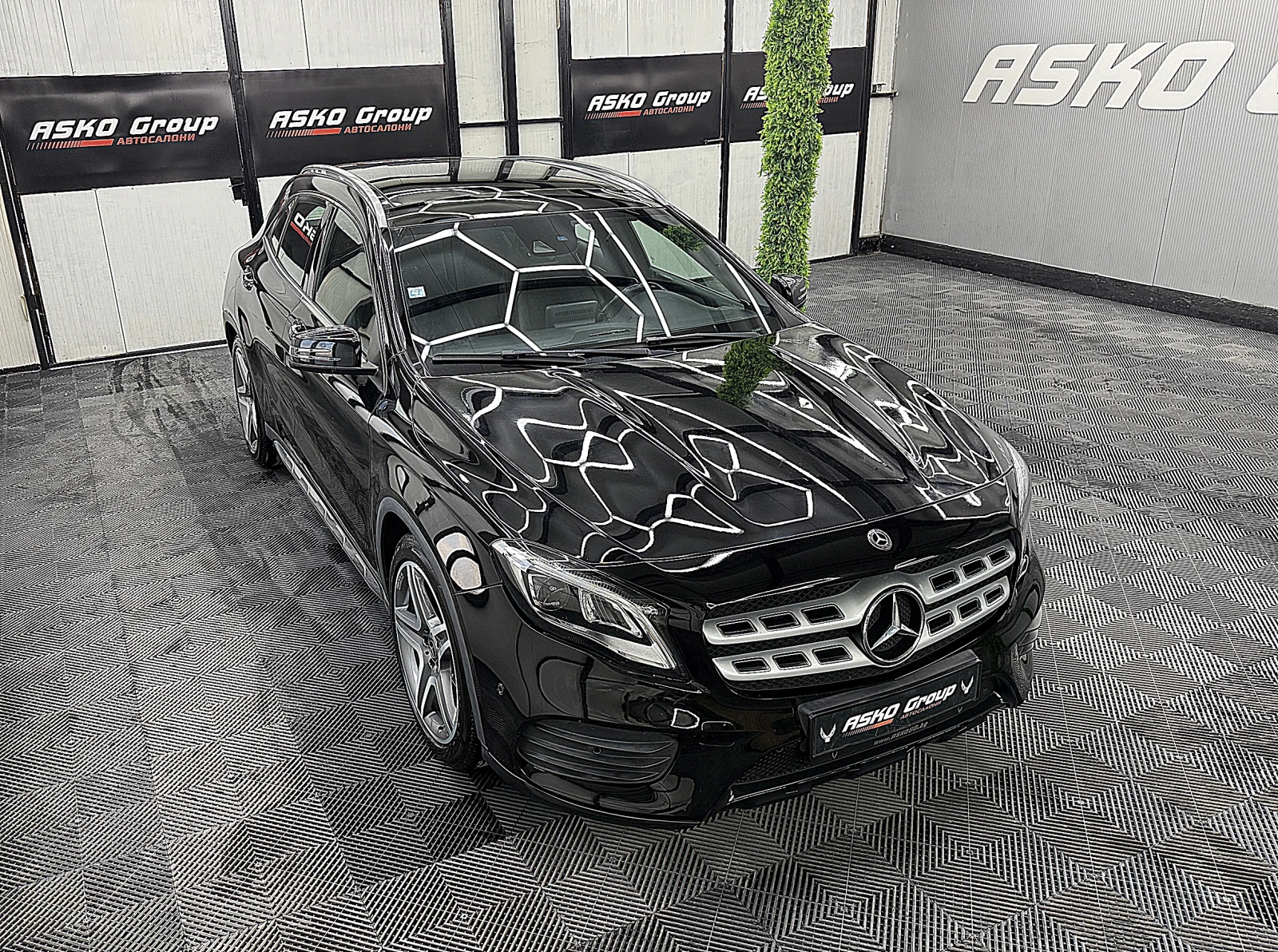 Mercedes-Benz GLA AMG-line/PANORAMA/Facelift/KeylessGo/ЛИЗИНГ, снимка 7 - Автомобили и джипове - 55997368