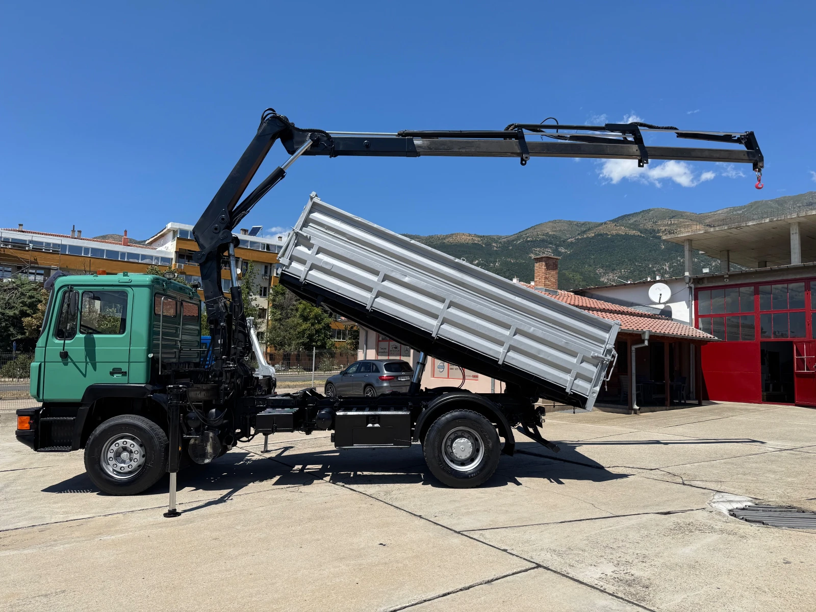 Man 18.272 HIAB 120 - тристранен самосвал , снимка 2 - Камиони - 55445077