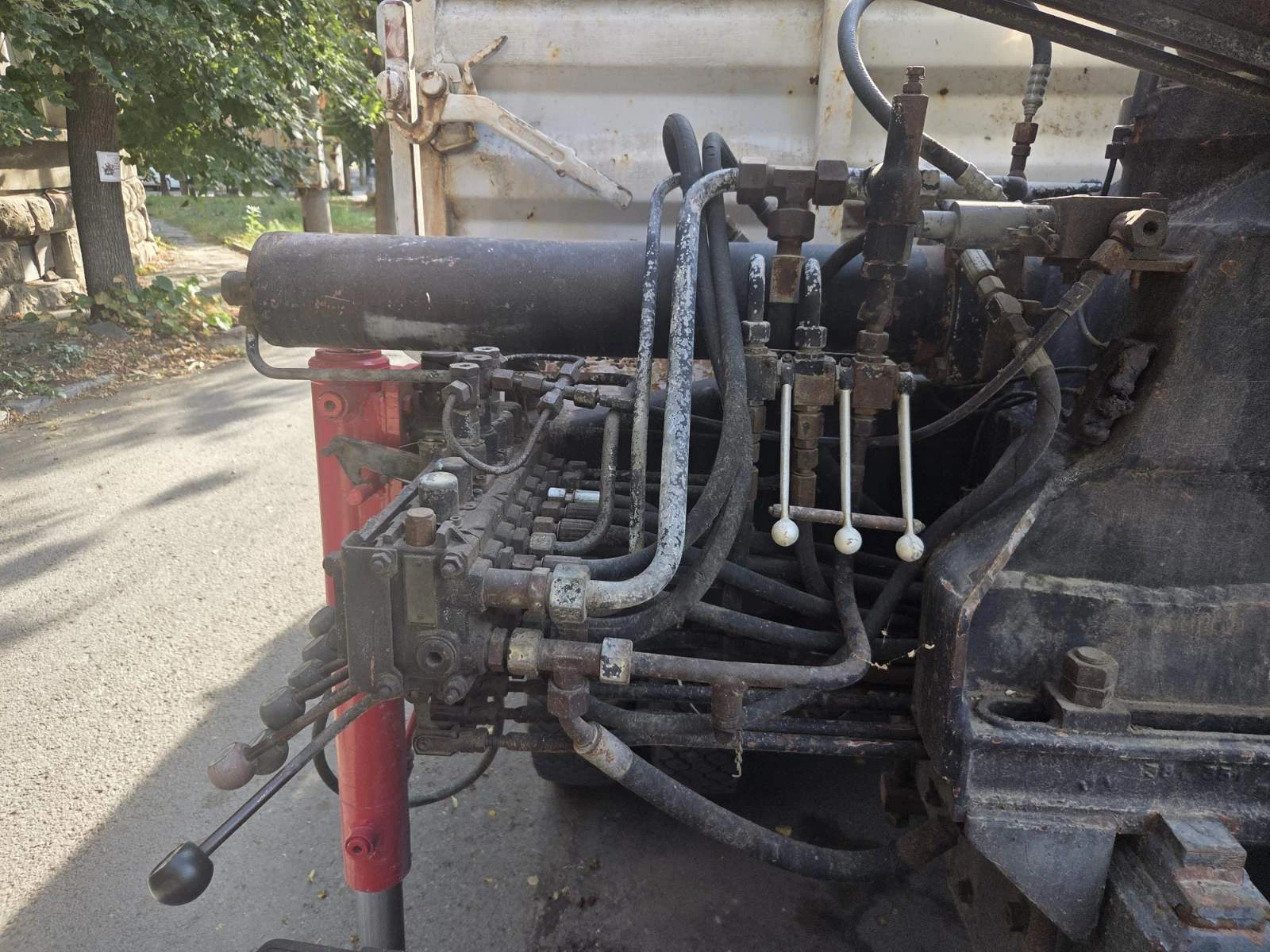 Mercedes-Benz 814 САМОСВАЛ С КРАН, снимка 4 - Камиони - 56014822