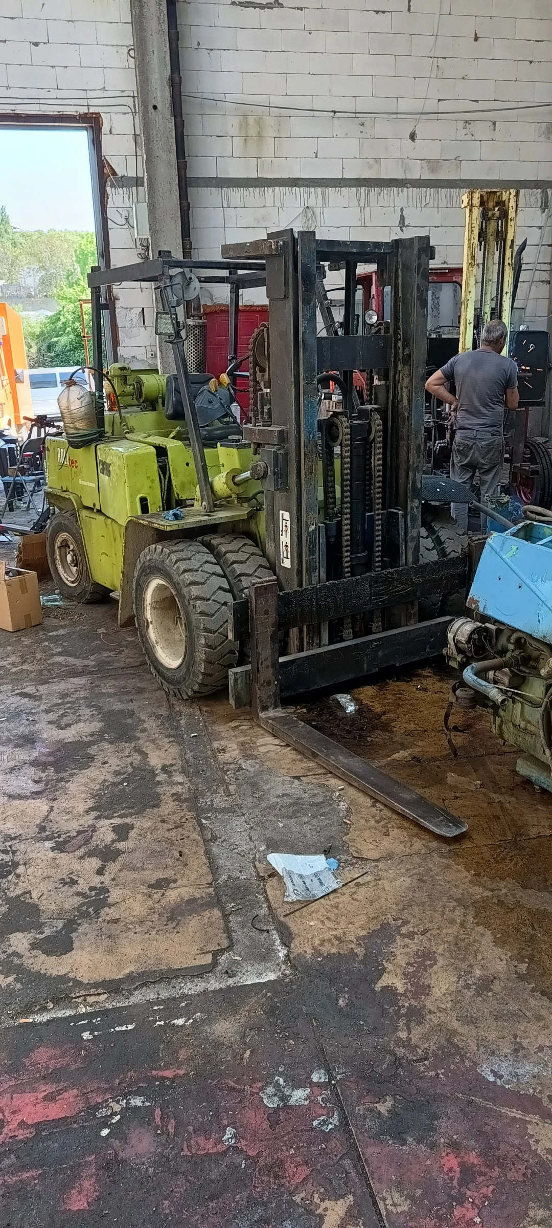 ������� Clark | Mobile.bg � ����������� 3