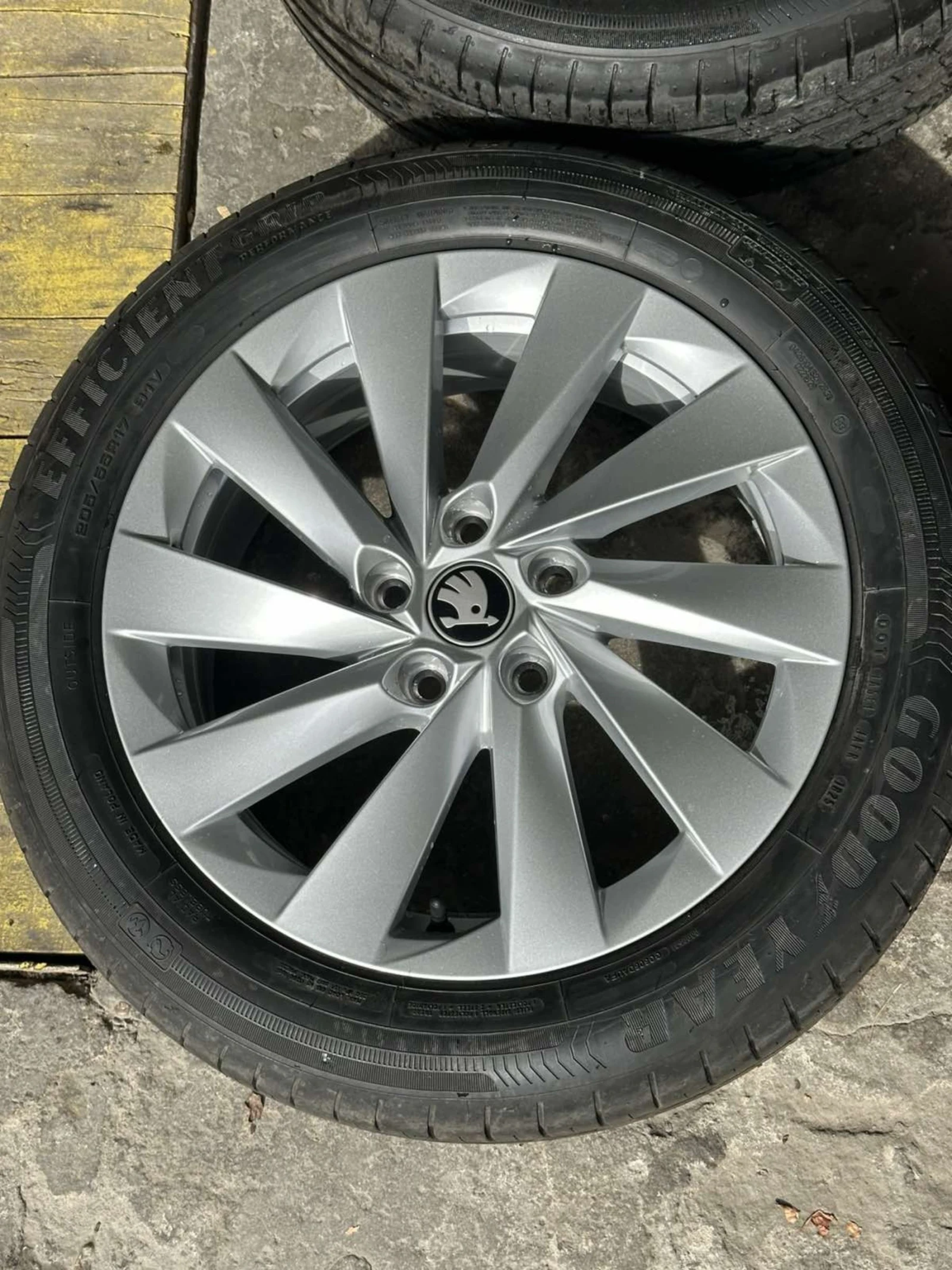 ���� � ������ 205/55R17 �� Skoda | Mobile.bg � ����������� 3