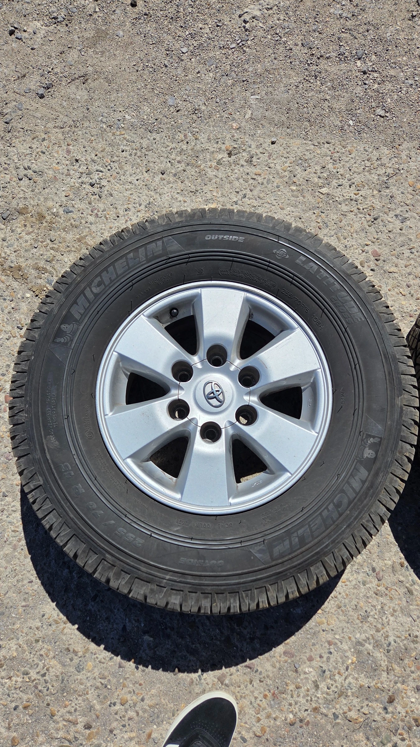 Гуми с джанти Michelin 255/70R15, снимка 2 - Гуми и джанти - 54942314