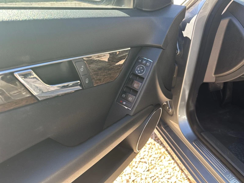 Mercedes-Benz C 320 Комби, снимка 10 - Автомобили и джипове - 49980683