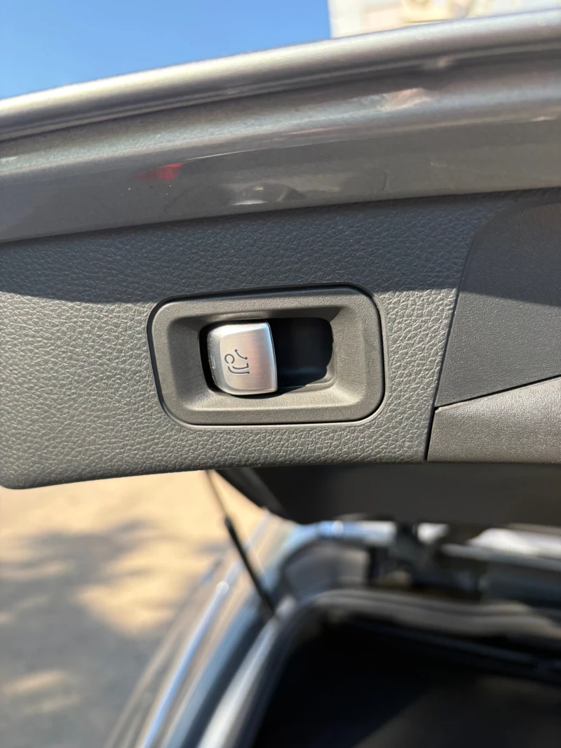 Mercedes-Benz C 250 AMG line 4 matic , снимка 12 - Автомобили и джипове - 52584710