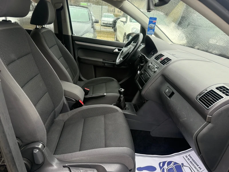 VW Touran 1.6TDI - 105к.с. - 7 Места - 135 000КМ!, снимка 11 - Автомобили и джипове - 52890970