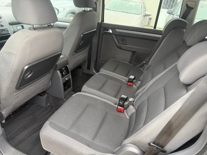 VW Touran 1.6TDI - 105к.с. - 7 Места - 135 000КМ!, снимка 15 - Автомобили и джипове - 52890970
