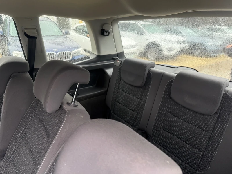 VW Touran 1.6TDI - 105к.с. - 7 Места - 135 000КМ!, снимка 16 - Автомобили и джипове - 52890970