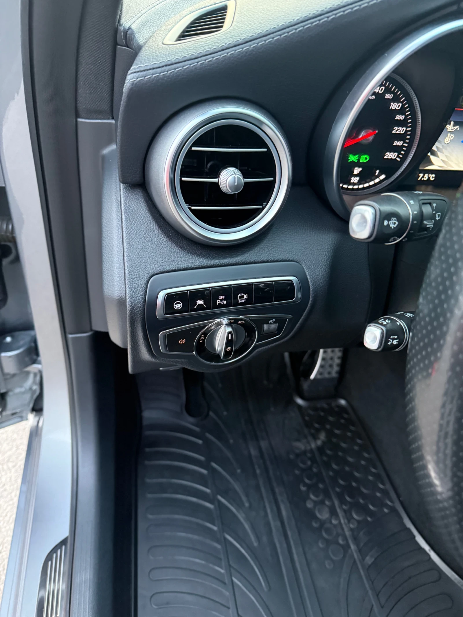 Mercedes-Benz C 250 AMG line 4 matic , снимка 5 - Автомобили и джипове - 53929730