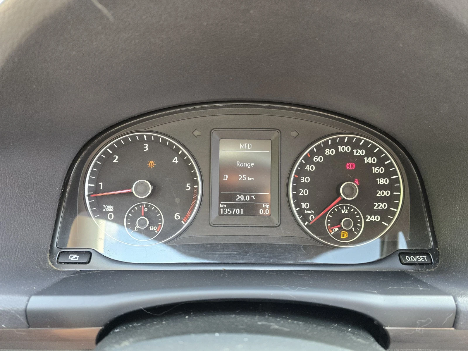 VW Touran 1.6TDI - 105к.с. - 7 Места - 135 000КМ!, снимка 17 - Автомобили и джипове - 52890970
