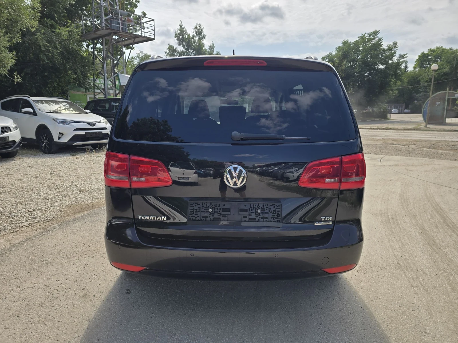 VW Touran 1.6TDI - 105к.с. - 7 Места - 135 000КМ!, снимка 6 - Автомобили и джипове - 52890970