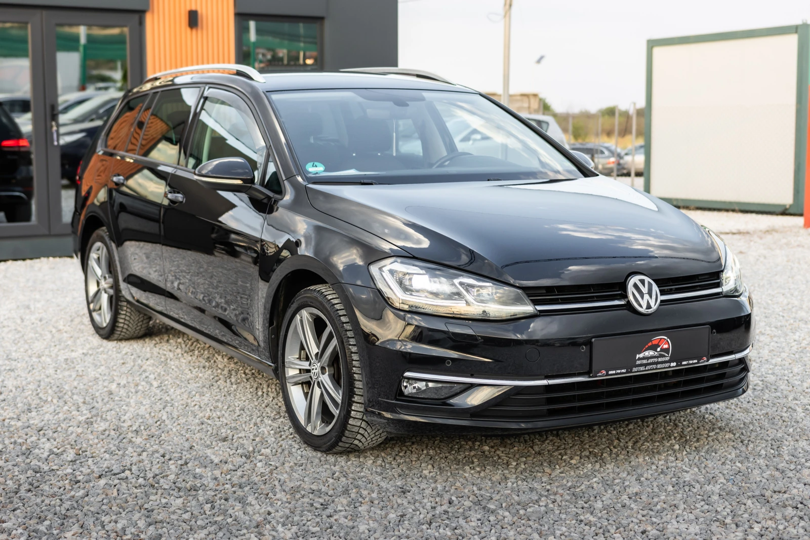 VW Golf 7.5::DSG:: Dynamic LED::Distronic, снимка 3 - Автомобили и джипове - 53194046