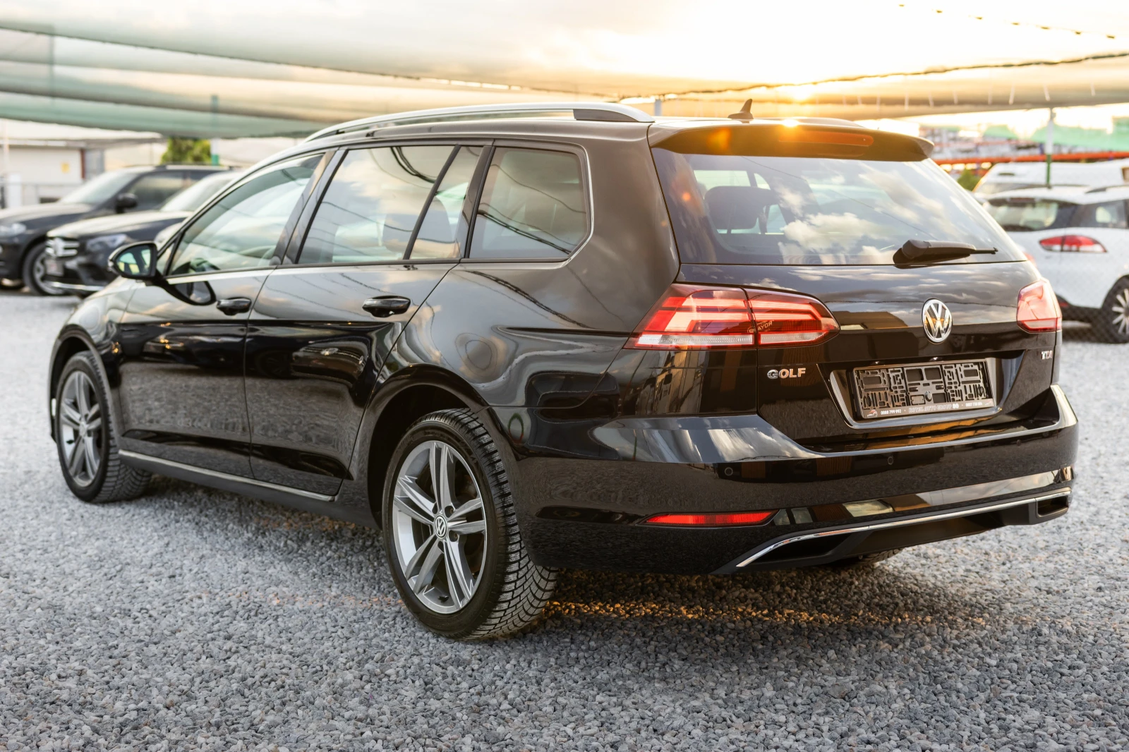 VW Golf 7.5::DSG:: Dynamic LED::Distronic, снимка 6 - Автомобили и джипове - 53194046