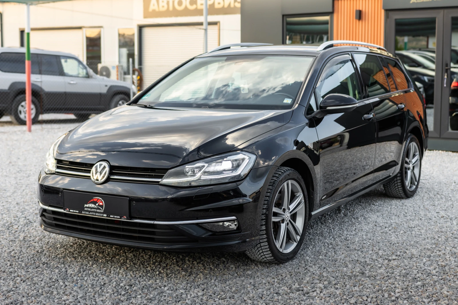 VW Golf 7.5::DSG:: Dynamic LED::Distronic, снимка 2 - Автомобили и джипове - 53194046