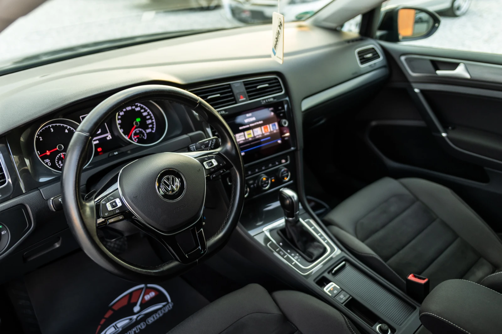 VW Golf 7.5::DSG:: Dynamic LED::Distronic, снимка 10 - Автомобили и джипове - 53194046