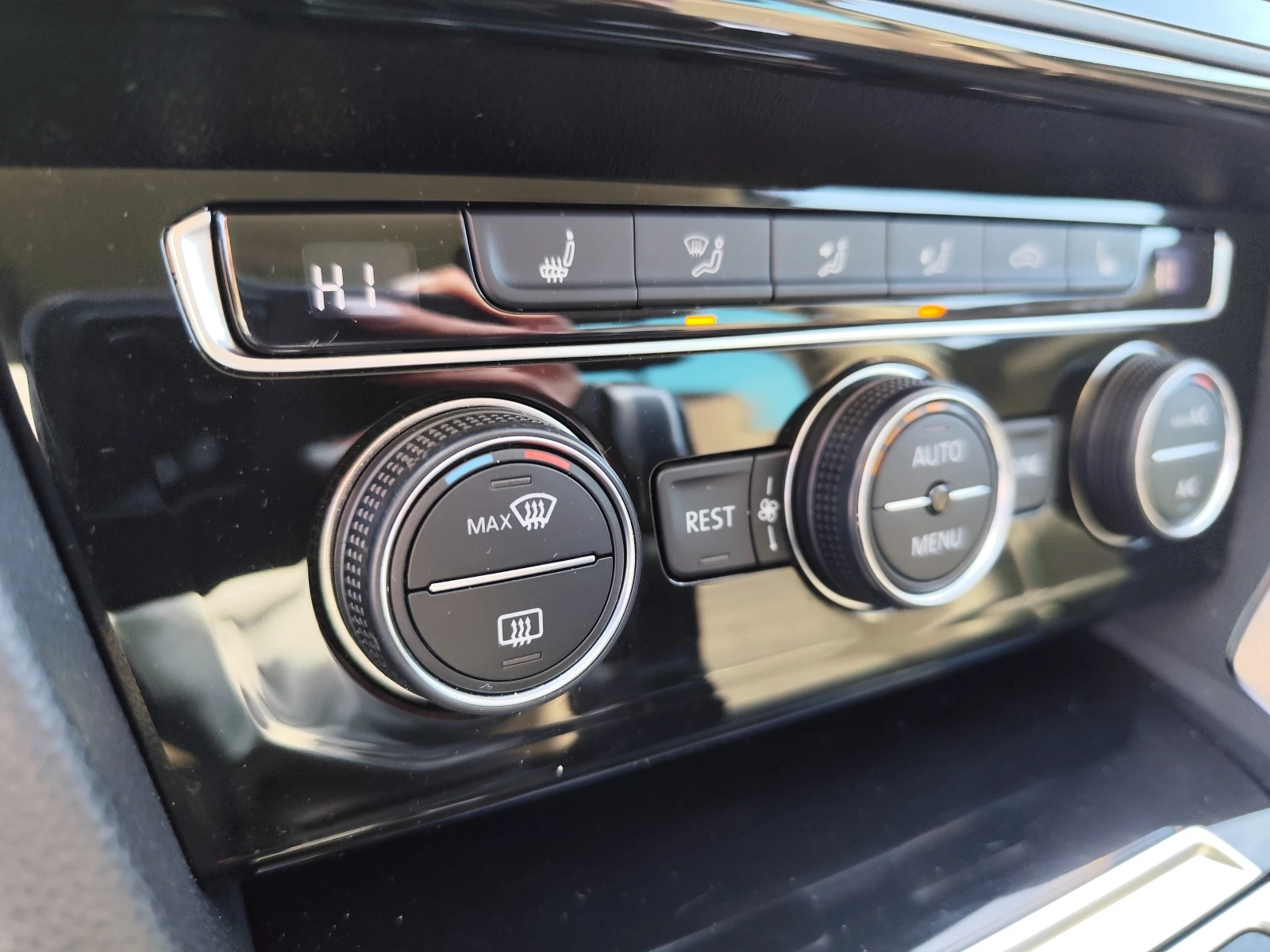 VW Passat 2.0TDi* BLUEMOTION* АВТОМАТИК* ПОДГРЕВ* LED* NAVI* - изображение 10