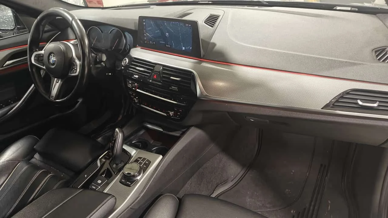 BMW 530 * xDrive * M-PACK * ВАКУУМ * ХЕД-ЪП * ДИГИТАЛНО * , снимка 14 - Автомобили и джипове - 54242438