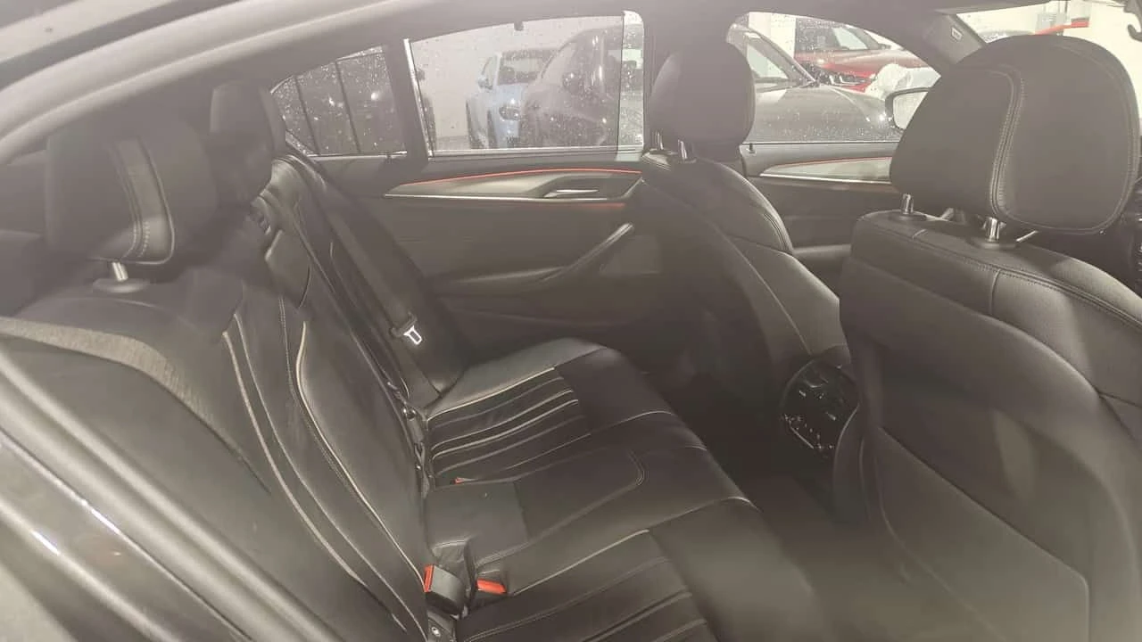 BMW 530 * xDrive * M-PACK * ВАКУУМ * ХЕД-ЪП * ДИГИТАЛНО * , снимка 12 - Автомобили и джипове - 54242438