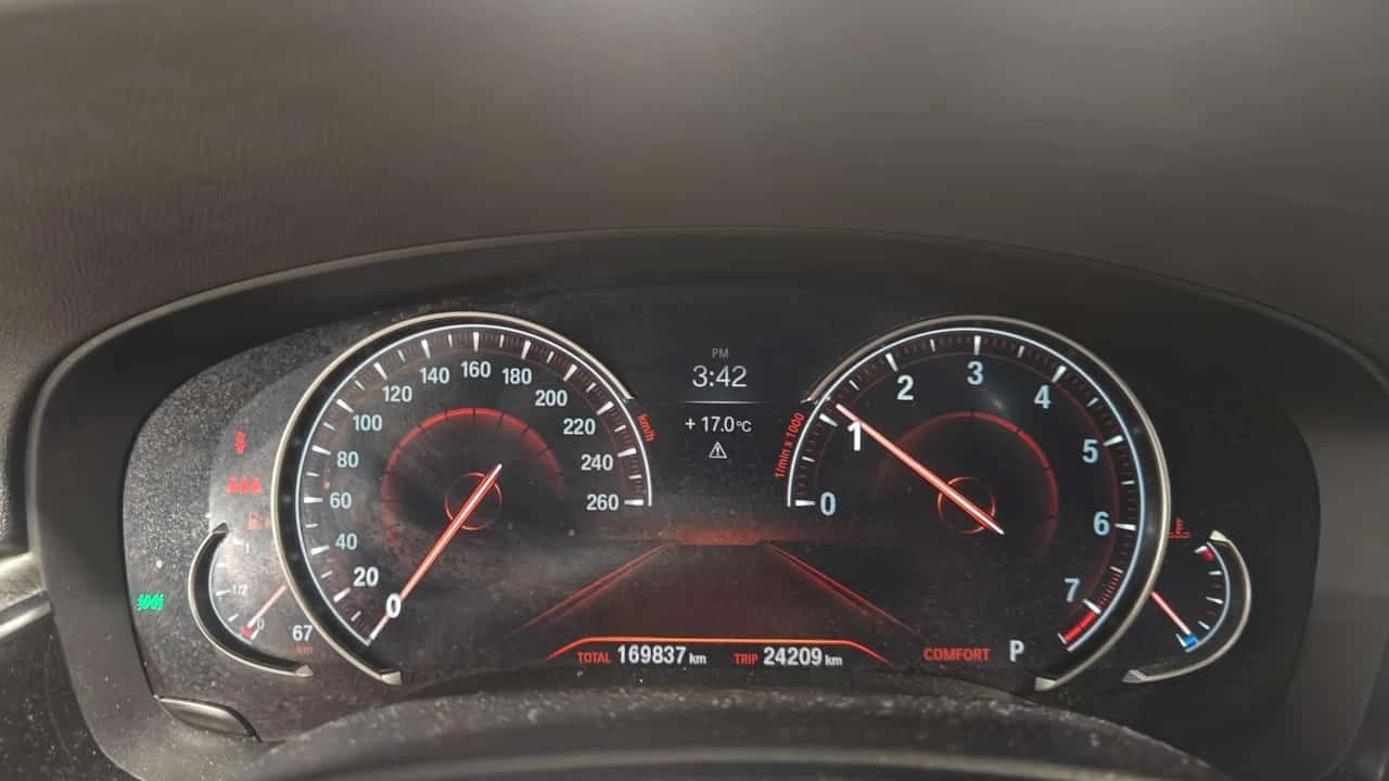 BMW 530 * xDrive * M-PACK * ВАКУУМ * ХЕД-ЪП * ДИГИТАЛНО * , снимка 9 - Автомобили и джипове - 54242438