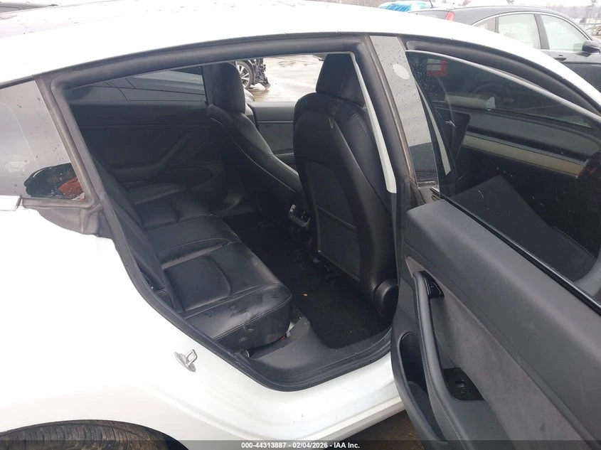 Tesla Model 3 Long Range/Mid Range/Standard Range/Standard Range, снимка 8 - Автомобили и джипове - 54419111