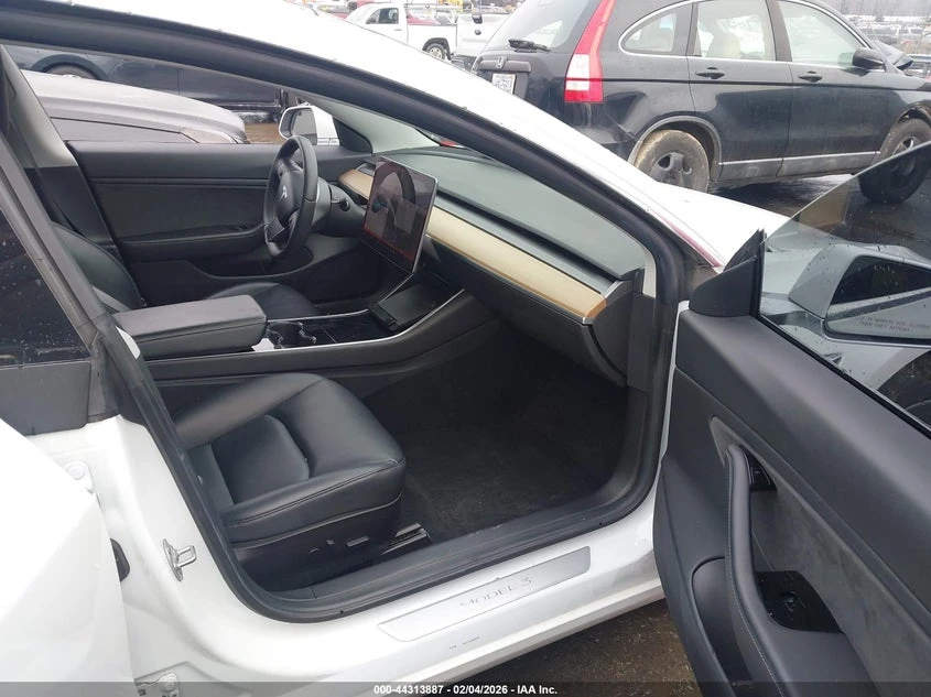 Tesla Model 3 Long Range/Mid Range/Standard Range/Standard Range, снимка 5 - Автомобили и джипове - 54419111