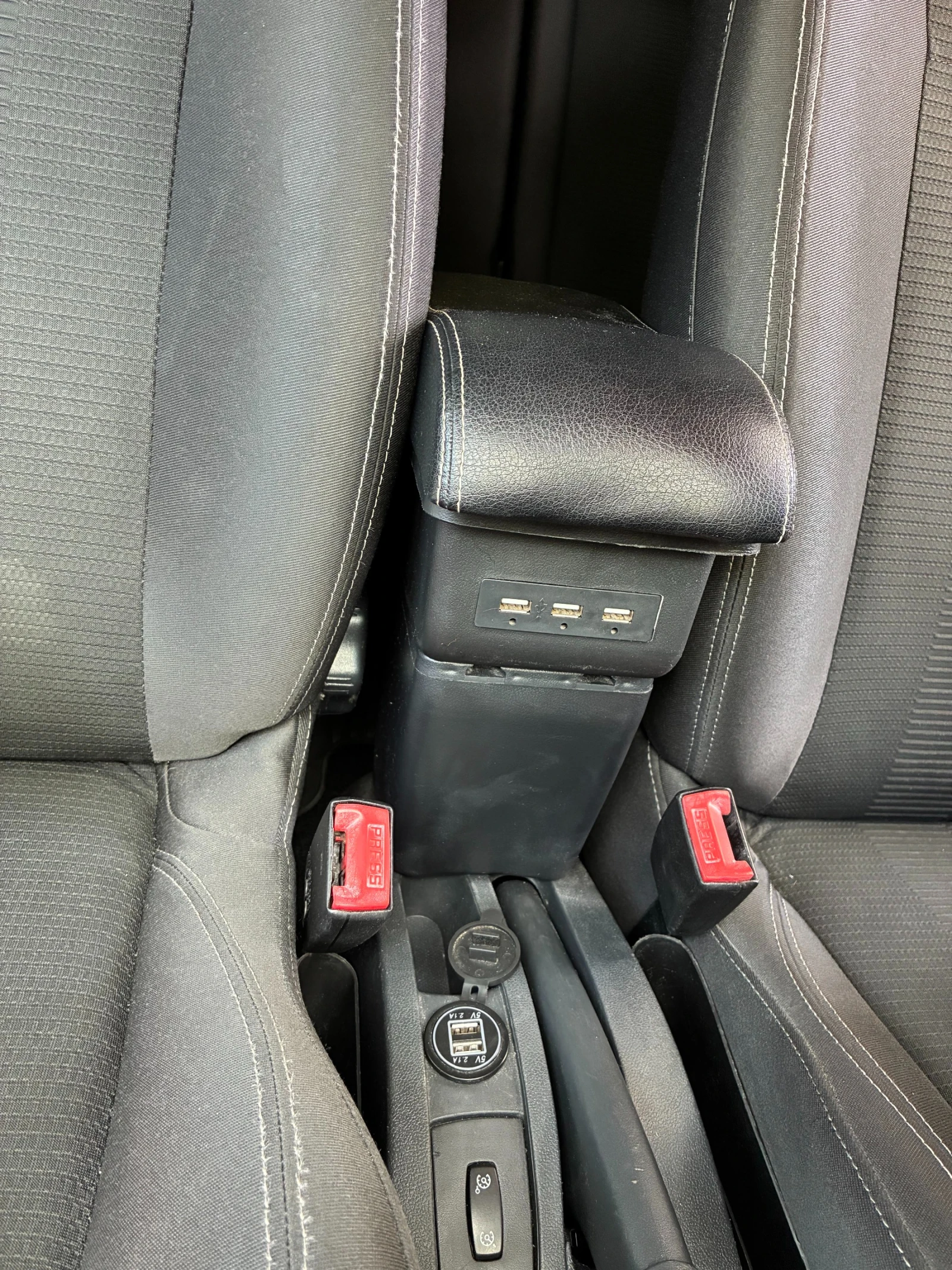 Renault Clio Anniversary GT Edition, снимка 15 - Автомобили и джипове - 54493451