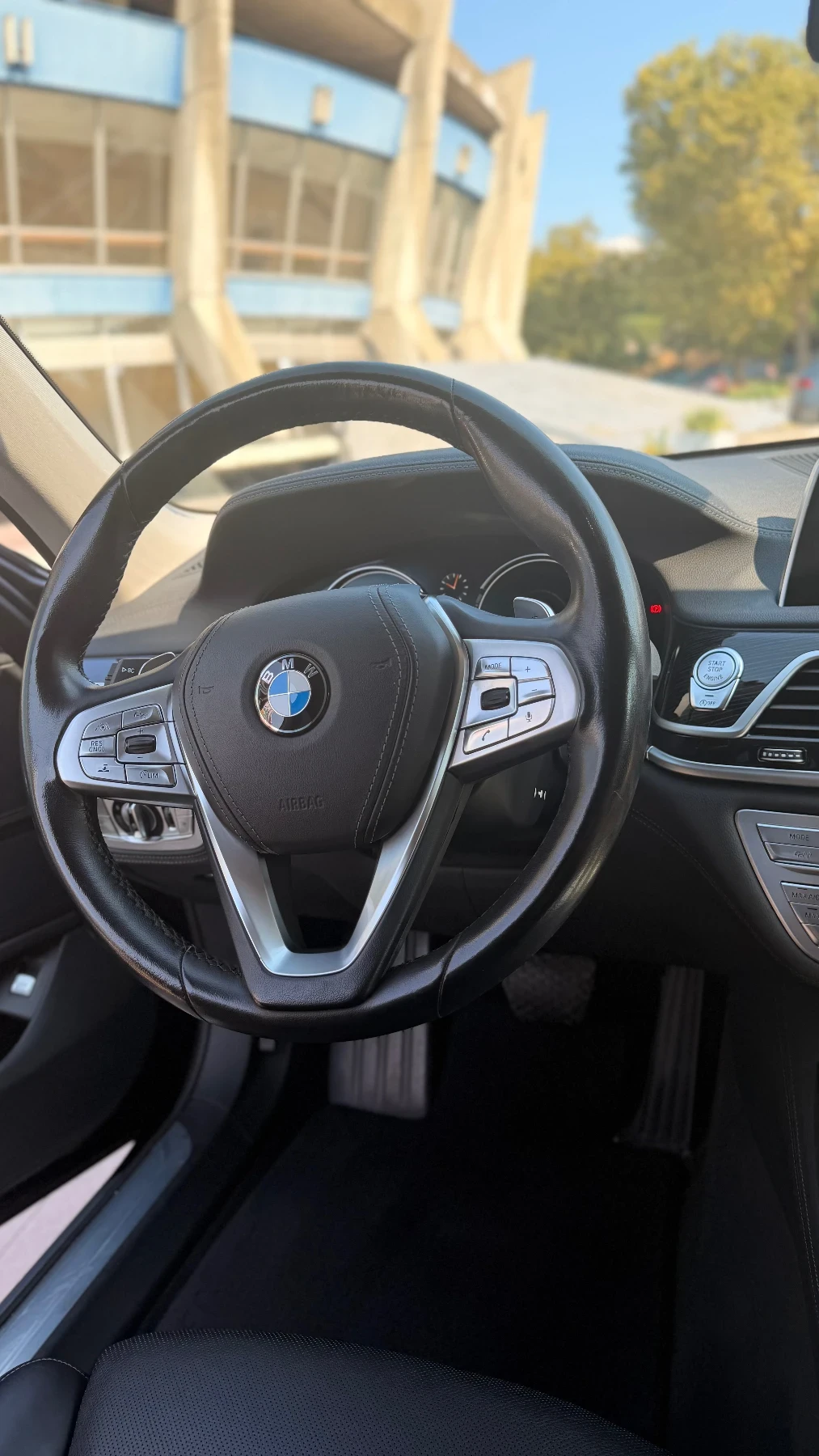 BMW 740 XDRIVE/LASER/MASSAGE/HEAD UP/ SOFT CLOSE, снимка 4 - Автомобили и джипове - 54895419