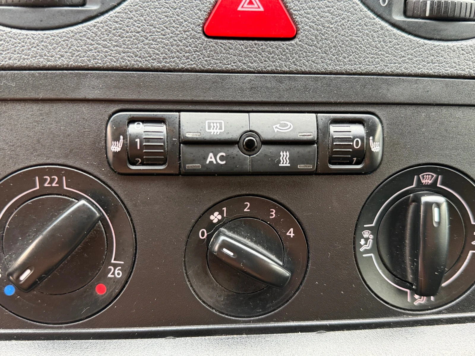 VW Caddy 6+ 1 , снимка 13 - Автомобили и джипове - 55137816