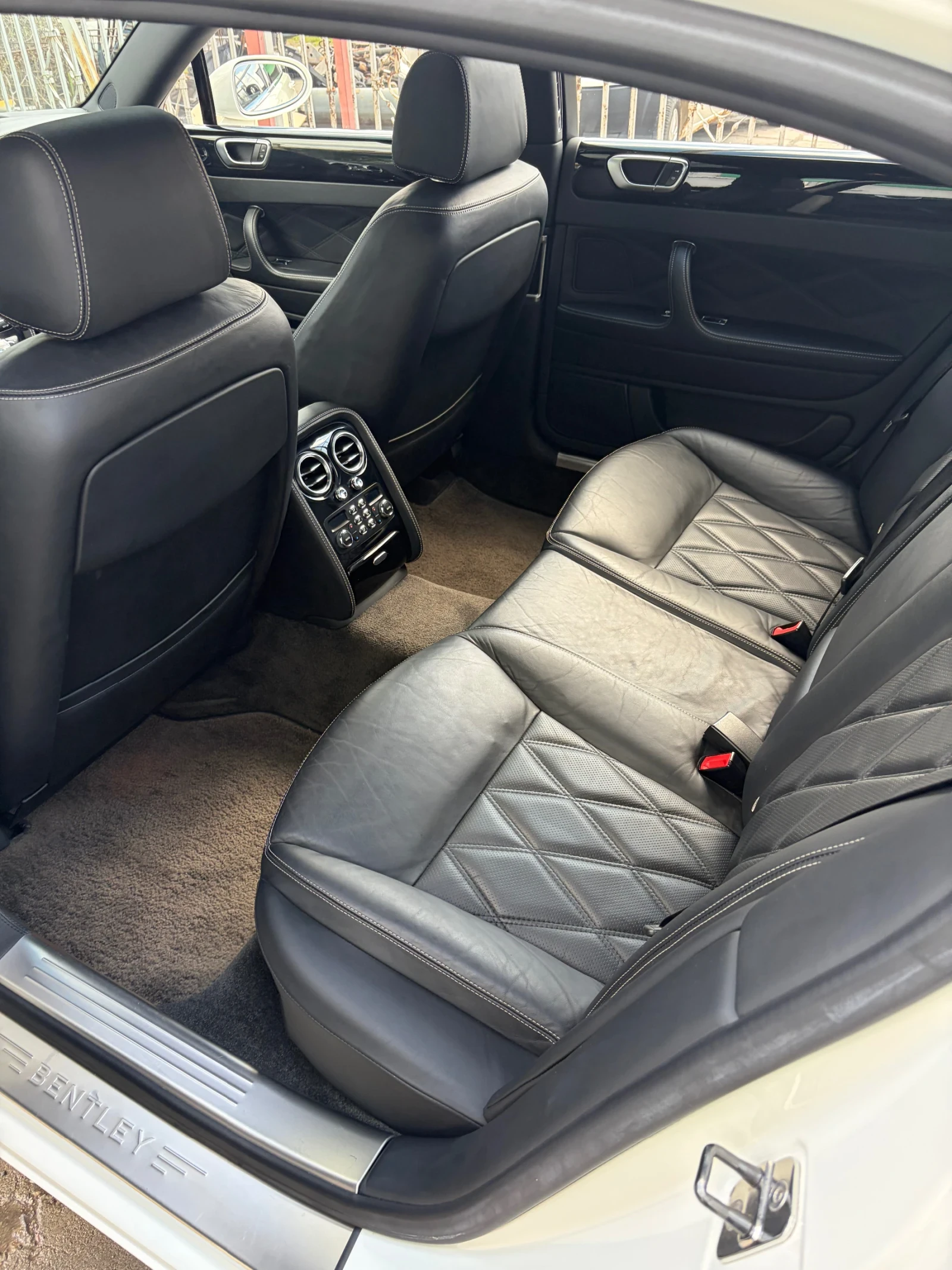 Bentley Flying Spur Бартер- Лизинг, снимка 7 - Автомобили и джипове - 55405409