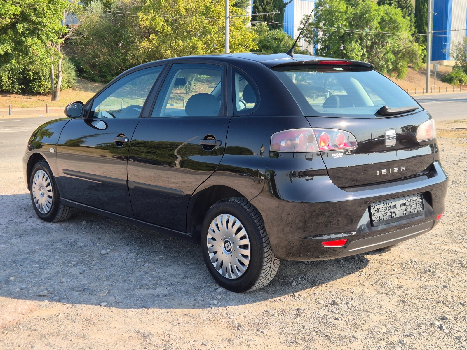 Seat Ibiza 1.2i, снимка 3 - Автомобили и джипове - 55568439
