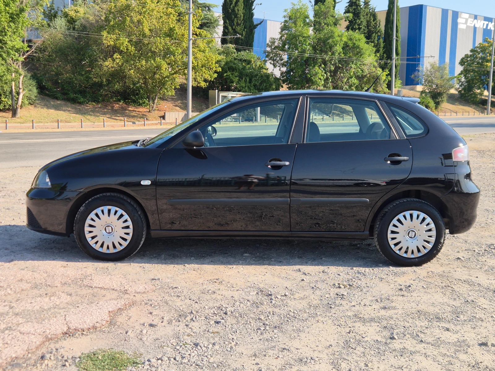 Seat Ibiza 1.2i, снимка 2 - Автомобили и джипове - 55568439