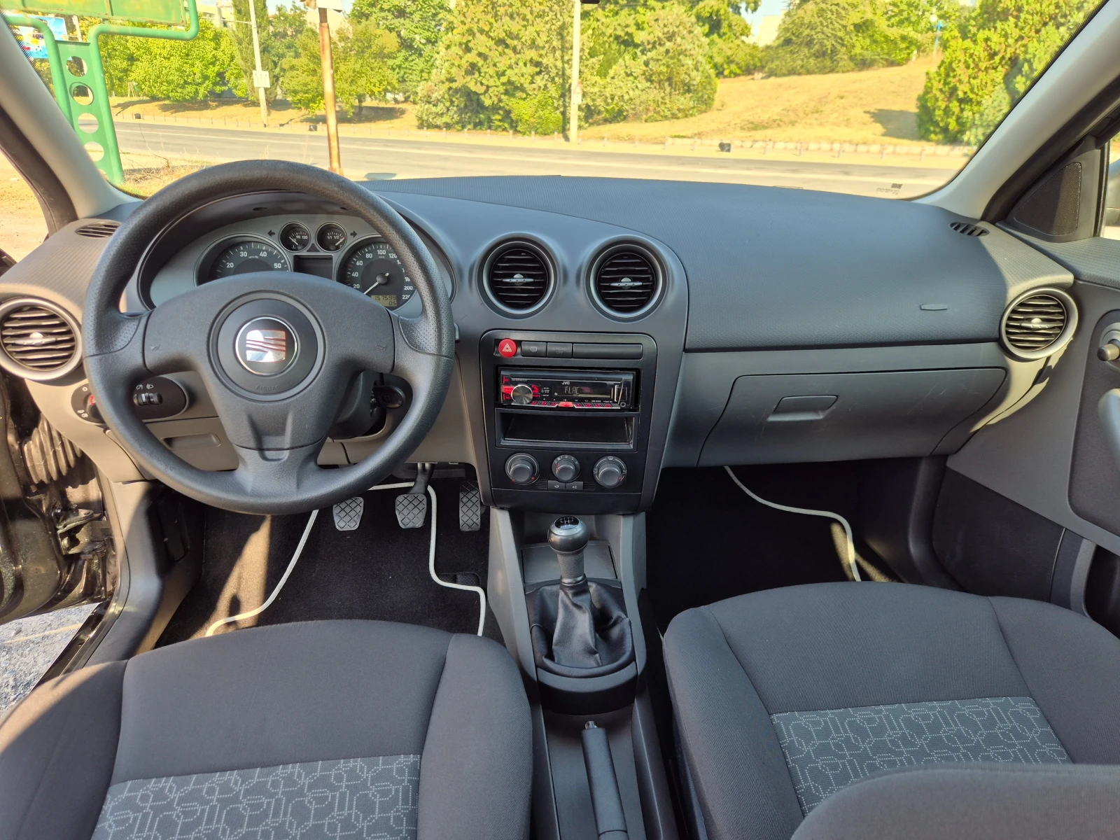 Seat Ibiza 1.2i, снимка 14 - Автомобили и джипове - 55568439