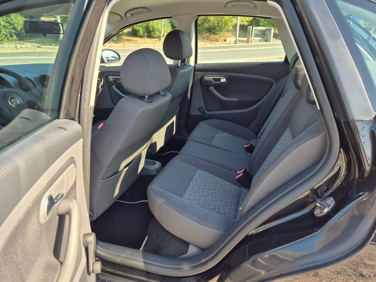 Seat Ibiza 1.2i, снимка 12 - Автомобили и джипове - 55568439