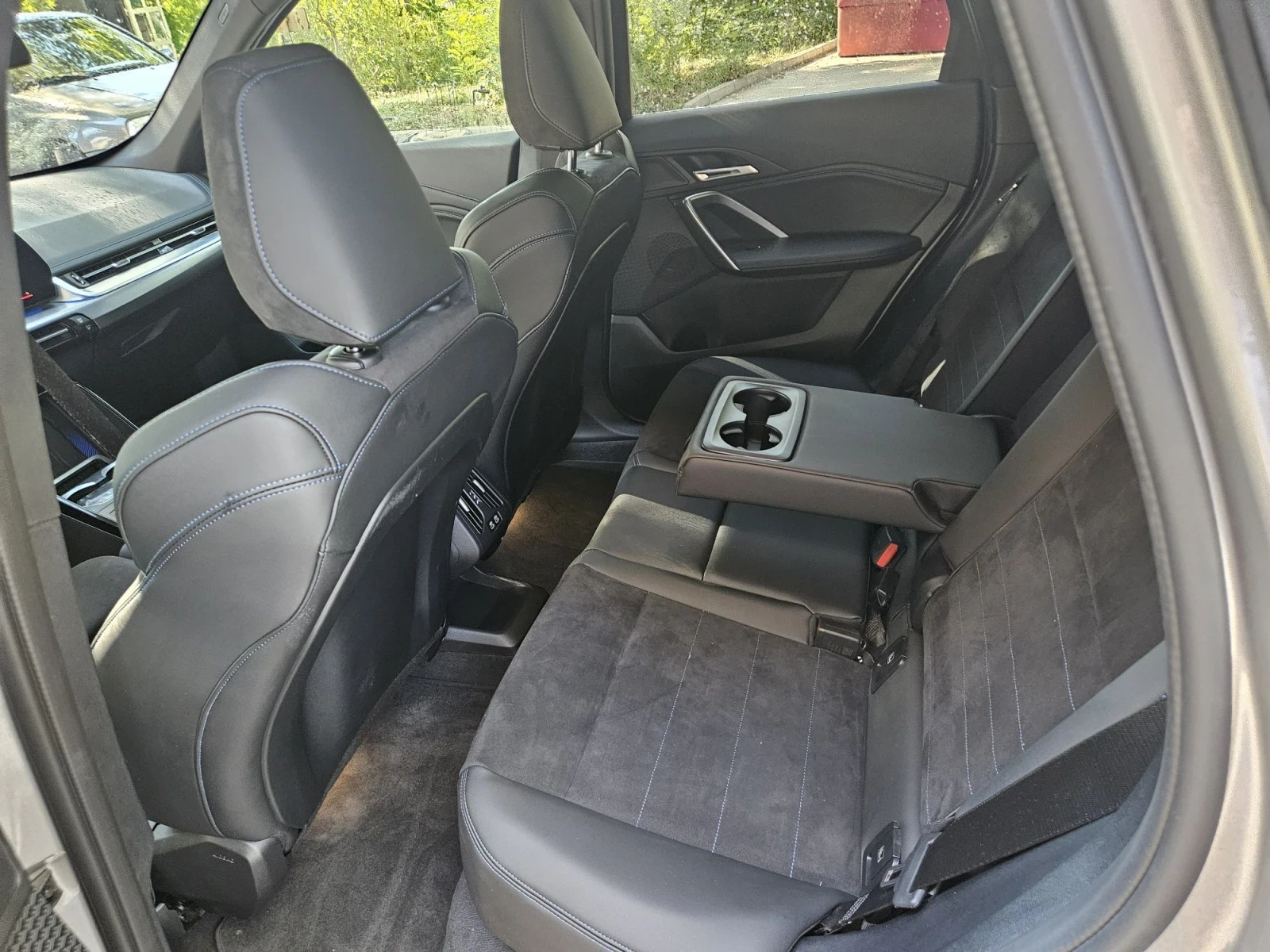 BMW iX1, снимка 2 - Автомобили и джипове - 55983913