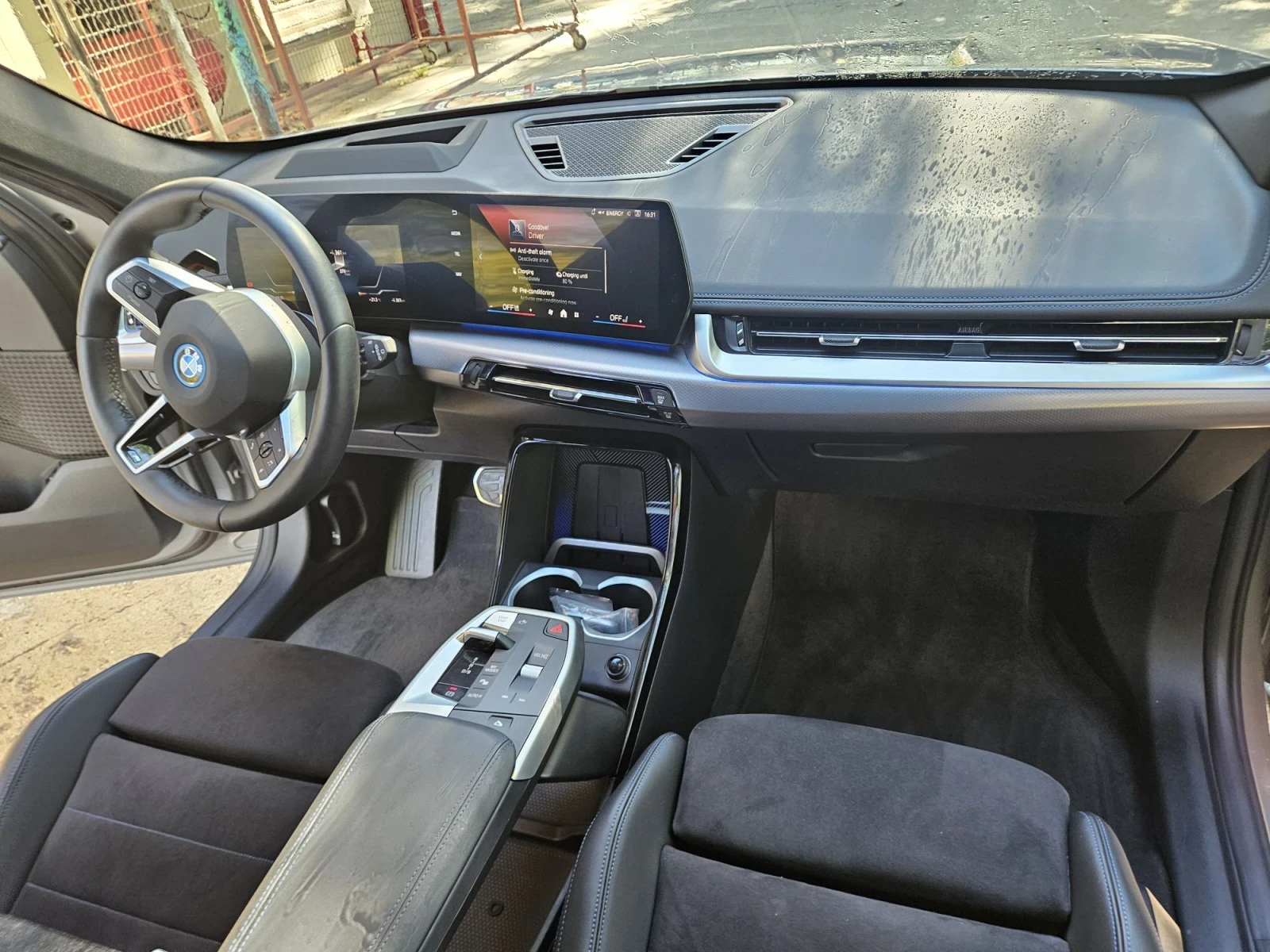 BMW iX1