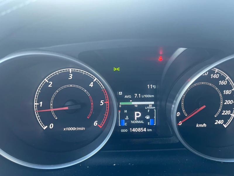 Mitsubishi Outlander 2.2 4x4 FULLАвтоматик/Нави/Камера/Кожа/Ксенон , снимка 8 - Автомобили и джипове - 53442373