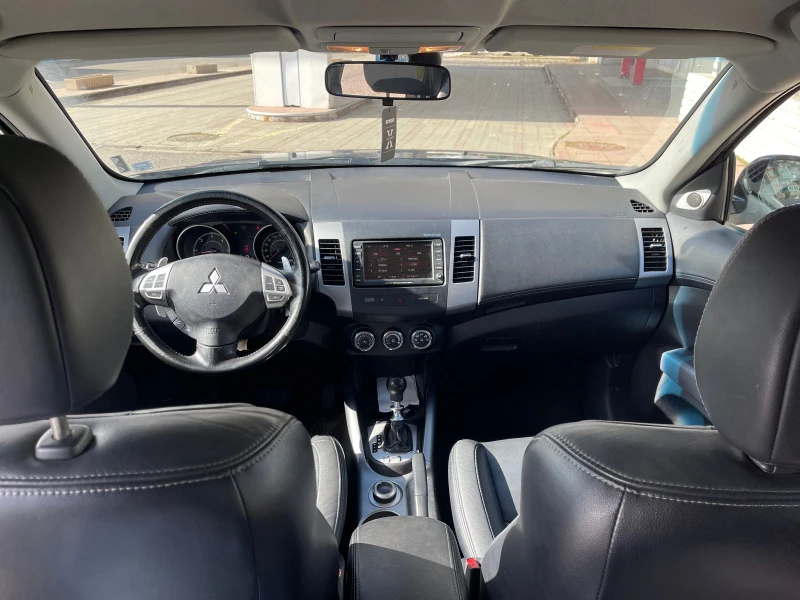 Mitsubishi Outlander 2.2 4x4 FULLАвтоматик/Нави/Камера/Кожа/Ксенон , снимка 11 - Автомобили и джипове - 53442373