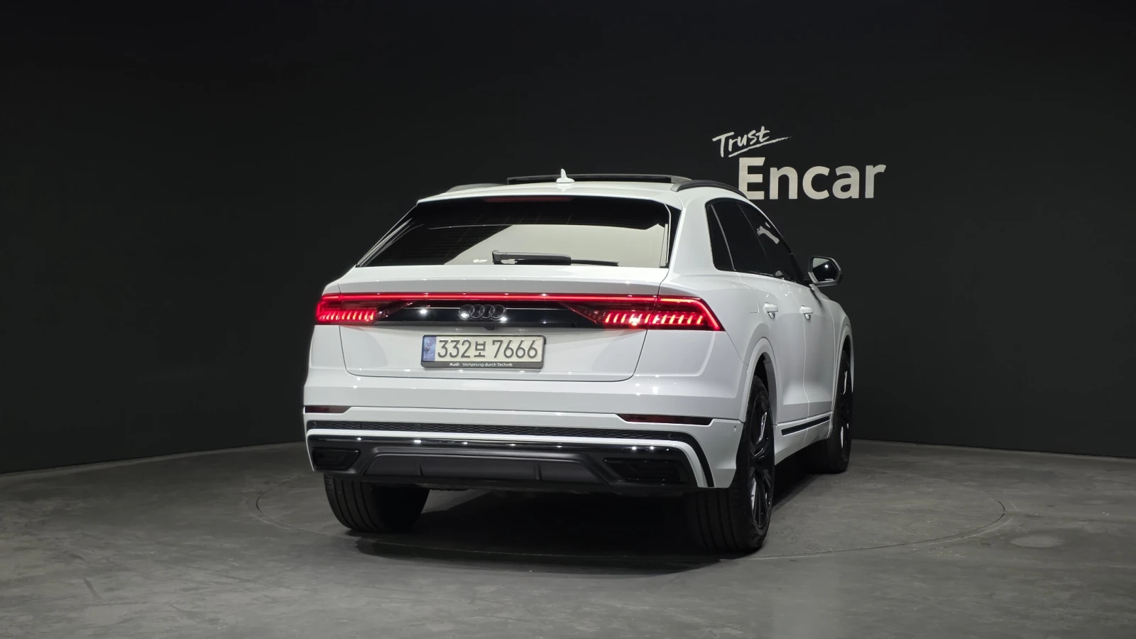 Audi Q8 MATRIX* BLK OPT* DIS* 360* HUD* ОБДУХ* SOFT-CLOSE*, снимка 3 - Автомобили и джипове - 55087389