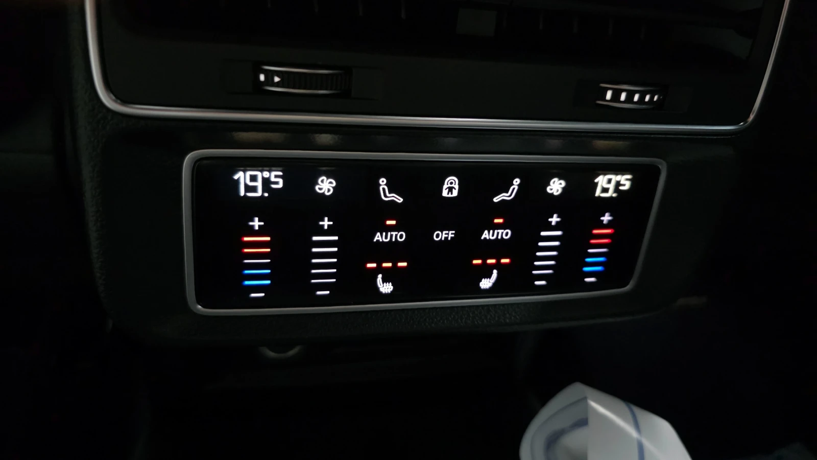 Audi Q8 MATRIX* BLK OPT* DIS* 360* HUD* ОБДУХ* SOFT-CLOSE*, снимка 16 - Автомобили и джипове - 55087389