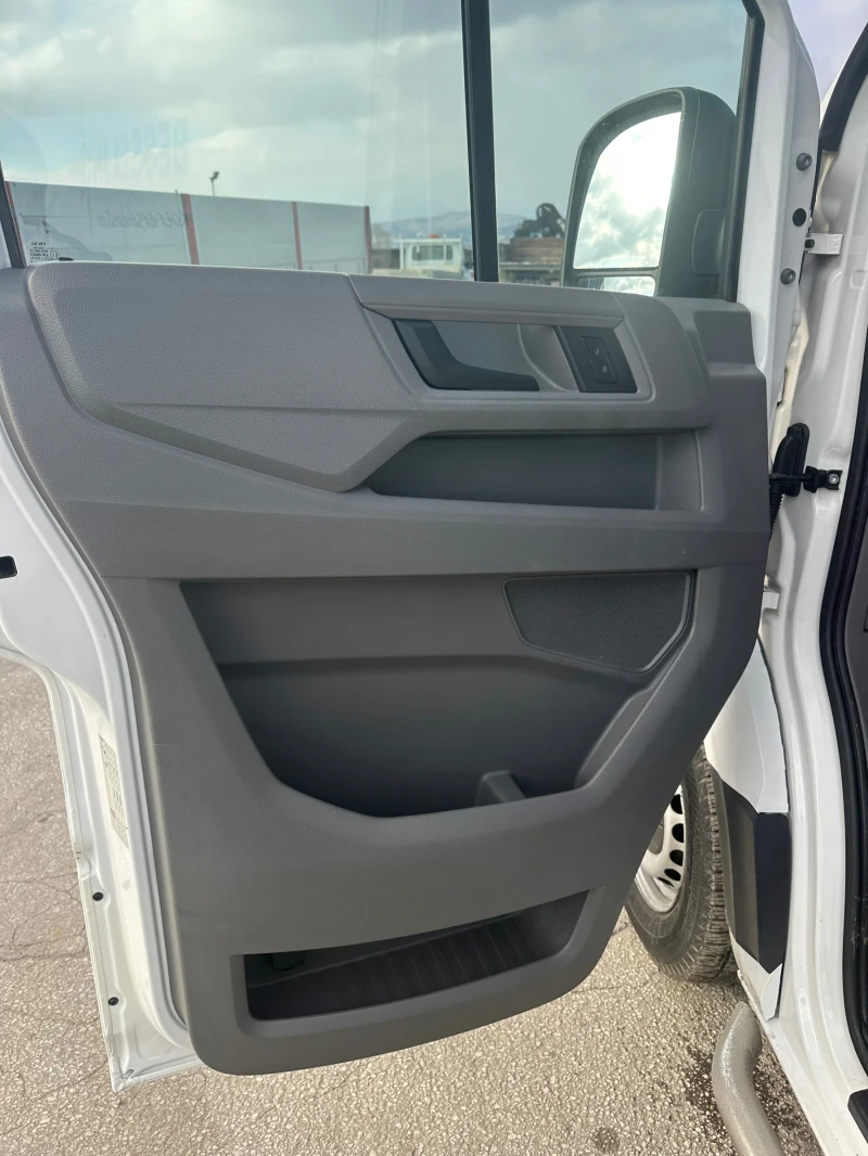 VW Crafter Top Състояние, снимка 12 - Бусове и автобуси - 49202595