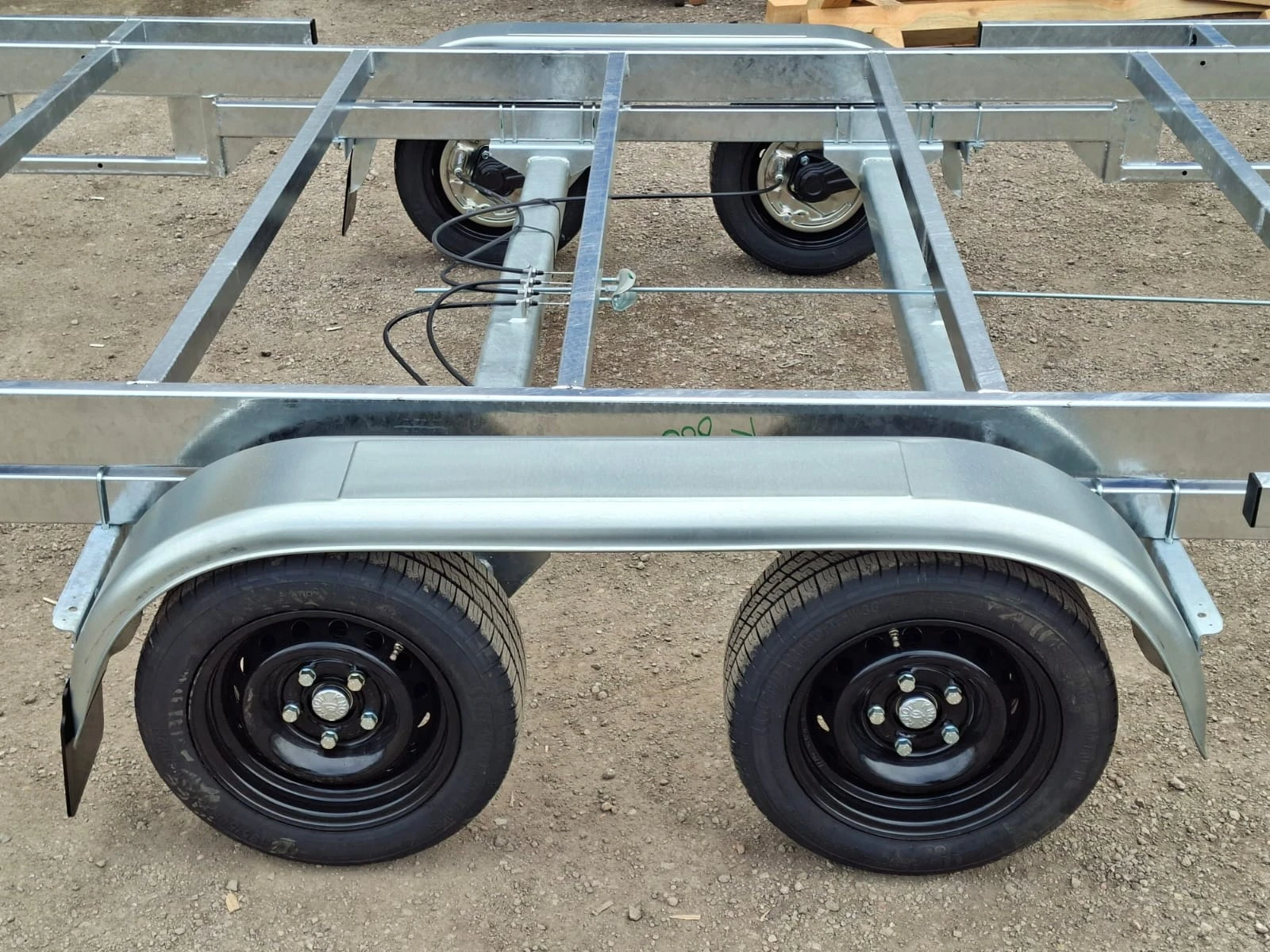 За автомобил Vlemmix TINY HOUSE 600 PLATEAU 3500KG, снимка 5 - Ремаркета - 54124903