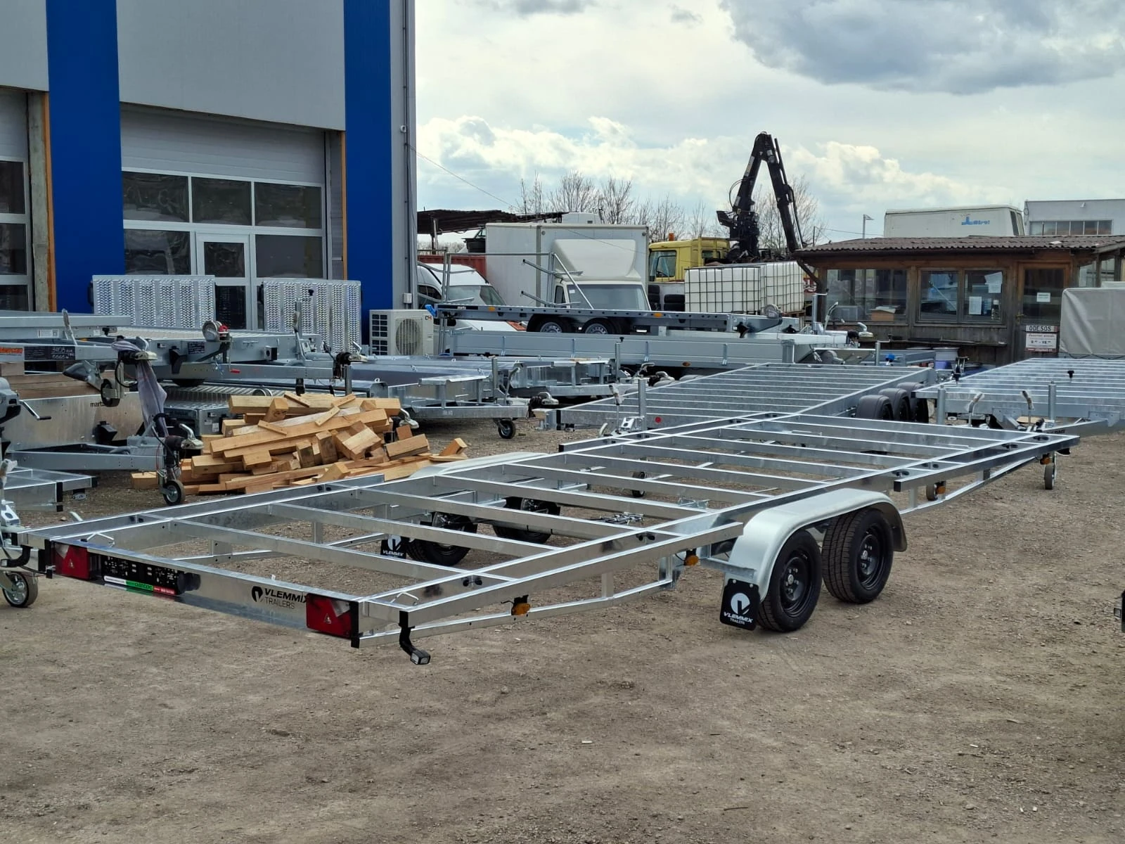 За автомобил Vlemmix TINY HOUSE 600 PLATEAU 3500KG