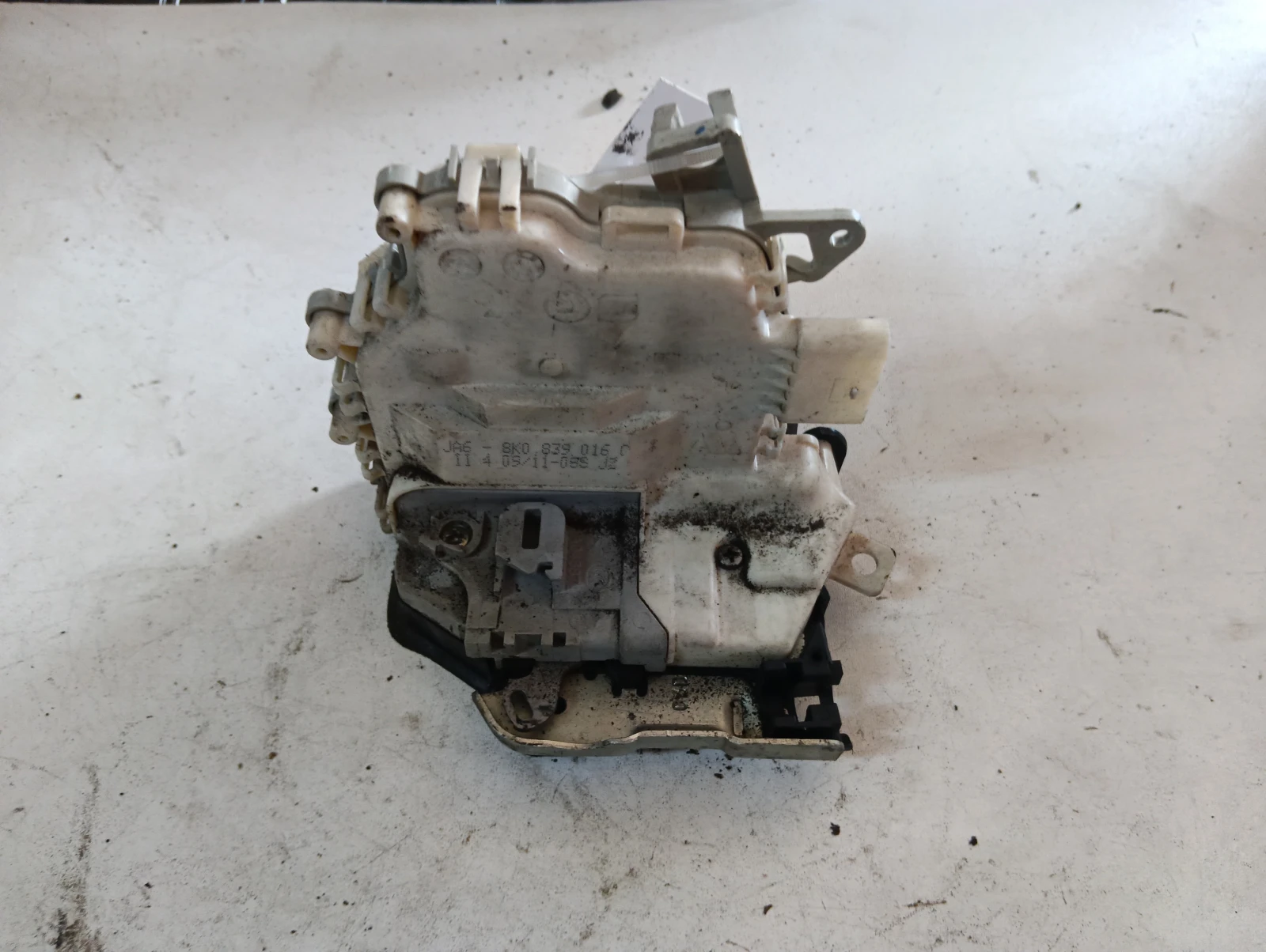 брава (задна дясна) 8K0839016C Audi A5