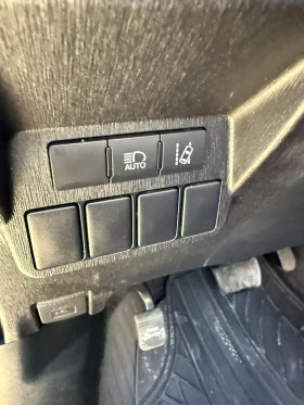     Toyota Prius Prius+ 