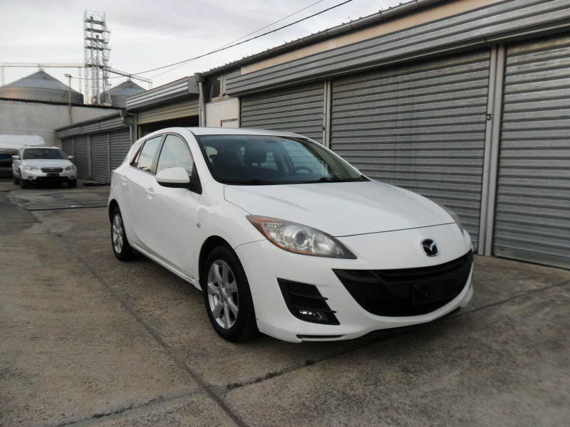 Mazda 3 1, 6i-KLIMATIK-БЯЛА ПЕРЛА -FACE, снимка 2 - Автомобили и джипове - 42250730