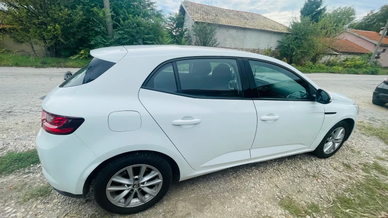 Renault Megane 1.5 DCi, снимка 4 - Автомобили и джипове - 47559449