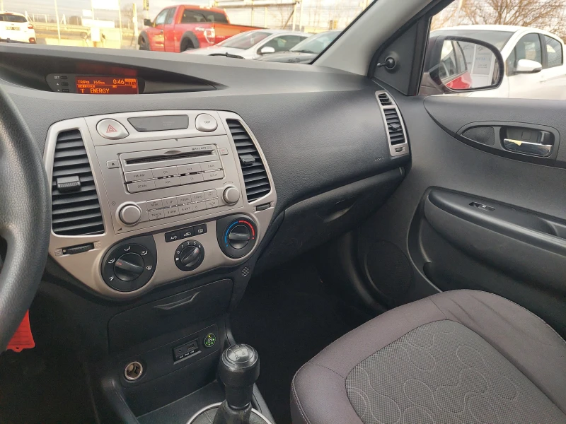 Hyundai I20 1.3i ГАЗ КЛИМА, снимка 13 - Автомобили и джипове - 48901032