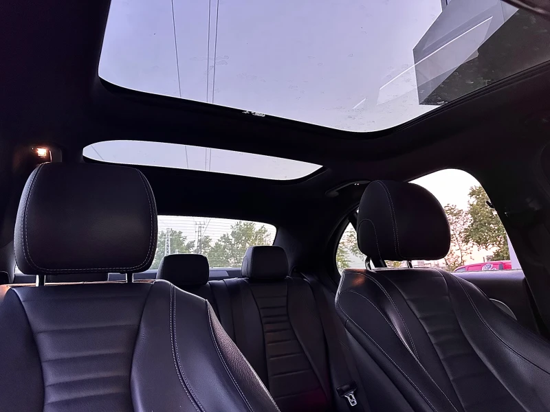 Mercedes-Benz E 220 AMG LINE* PANO* DIGITAL* ЛИЗИНГ, снимка 14 - Автомобили и джипове - 51515577