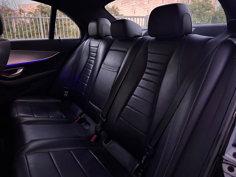 Mercedes-Benz E 220 AMG LINE* PANO* DIGITAL* ЛИЗИНГ, снимка 13 - Автомобили и джипове - 51515577