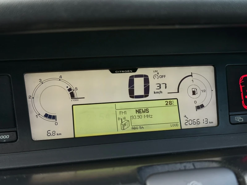 Citroen C4 Picasso 1.6HDi 109к.с * Климатроник* , снимка 15 - Автомобили и джипове - 51125332