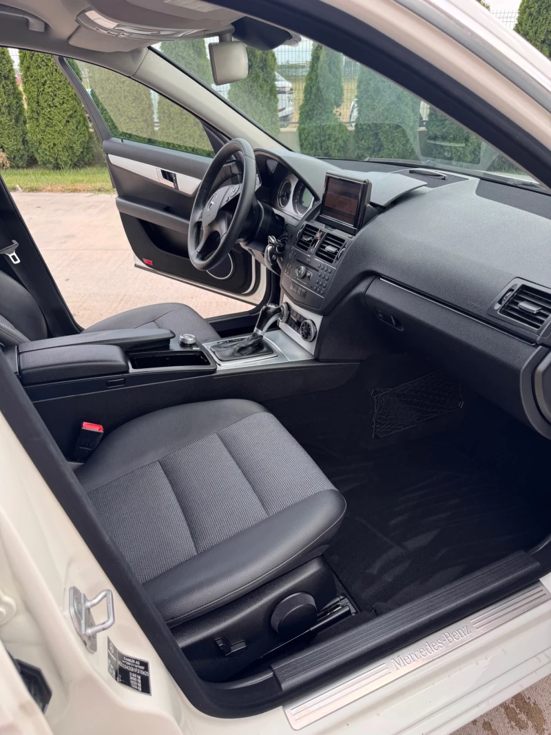 Mercedes-Benz C 220 * TOP* NAVI* , снимка 11 - Автомобили и джипове - 51184758